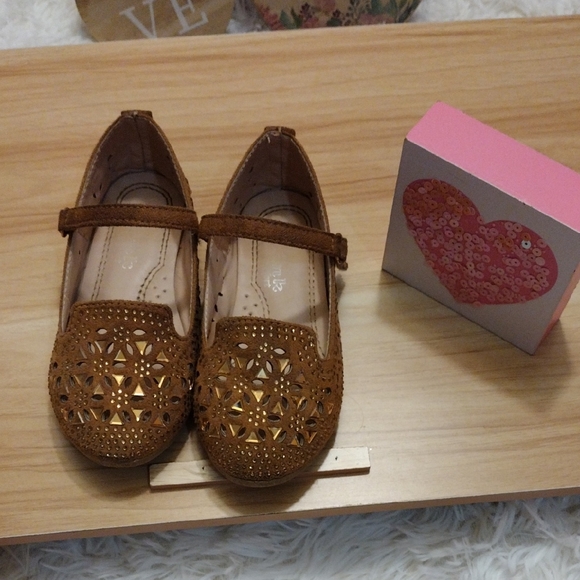 Link Other - Ballet Brown Embellished Flats with strap closure Girl Size 8